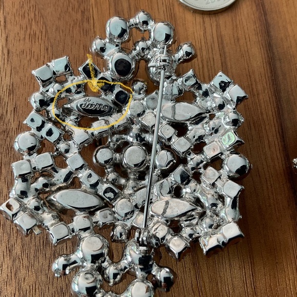 Ensemble broche et boucles d’oreilles vintage mauve signé Pierre. - Picture 3 of 3